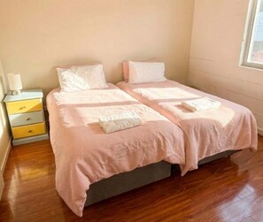 2 bedrooms, Internet, bed sheets - Modern Comfy Chic City Apartment in CBD Prime Spot (Melbourne)