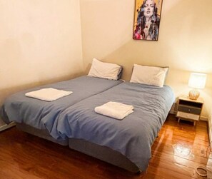 2 bedrooms, Internet, bed sheets - Modern Comfy Chic City Apartment in CBD Prime Spot (Melbourne)