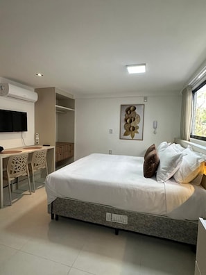 Basic Studio | Desk, blackout curtains, free WiFi - Flat Aurea Cabo Branco 50m do mar 310 (João Pessoa)