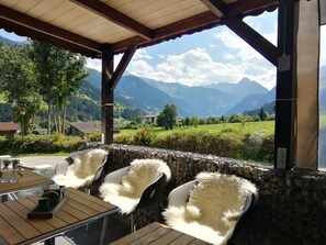 Outdoor dining - Apartment “Wiese” with Balcony and Wi-Fi (Zellberg)