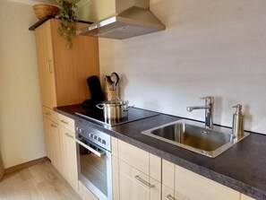 Réfrigérateur, four, plaque de cuisson, lave-vaisselle