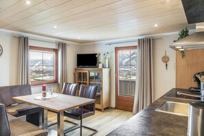 Dining - Apartment “Wiese” with Balcony and Wi-Fi (Zellberg)