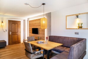 Dining - Apartment “Wald” with Balcony and Wi-Fi (Zellberg)