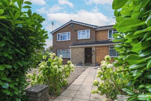 Exterior - Designer 2BDR with Garden Pergola and Park Views (Birmingham)