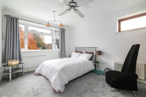 2 soverom, strykejern/-brett, internettilgang og sengetøy
