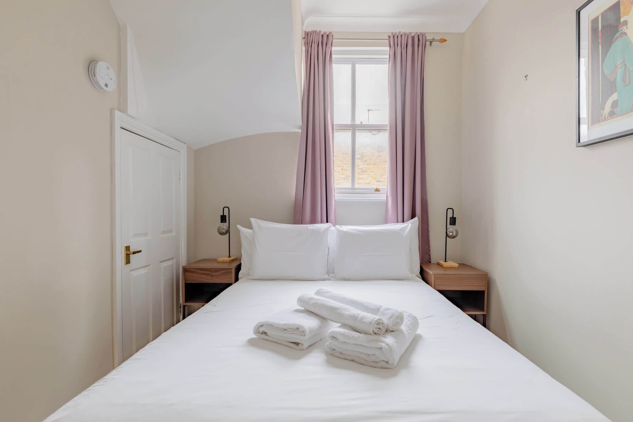 2 bedrooms, iron/ironing board, Internet, bed sheets