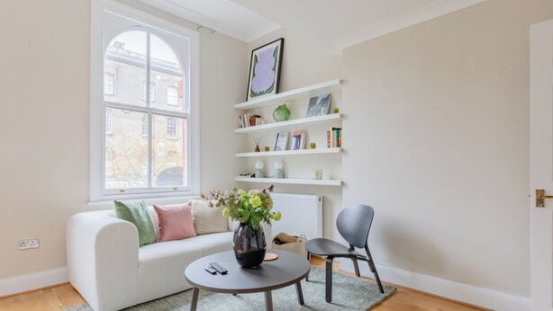 TV - Tastefully Curated 2BD Flat in Maida Vale, London (Greater London)