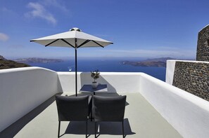 Terrace/patio - Endearing Santorini Suite | Eruption Escape Suite | Breathtaking Caldera and. (Santorini)