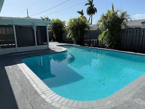 حمّام سباحة خارجي