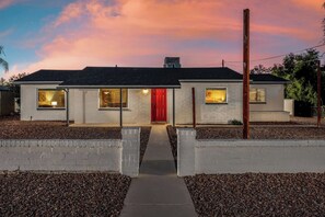 Exterior - House & GH / Large Group or Family / Sleeps 10 (Tucson)