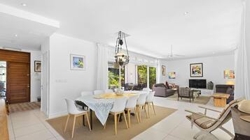 House (5 Bedrooms) | Interior