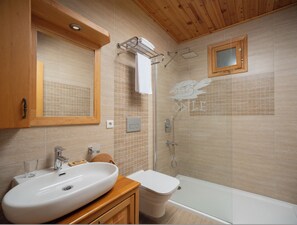 Een douche, een regendouche,  milieuvriendelijk toiletgerief