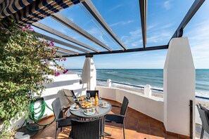 Outdoor dining - Sea-view apartment in Malaga with terrace (Malaga)