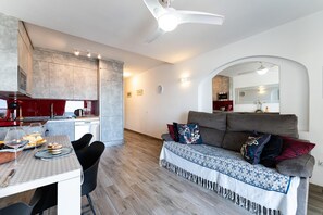 Smart TV y chimenea