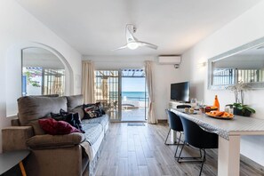 Smart TV y chimenea