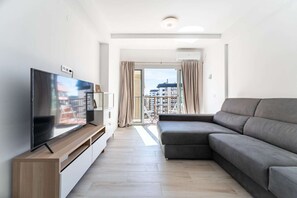 Smart TV - charming beachfront apartment in Fuengirola (Málaga)