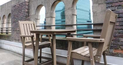 Cozy apartment in charming Baltimore with fitness room and AC