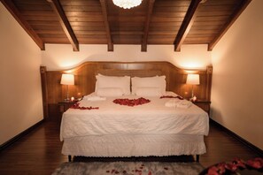 1 bedroom, free WiFi, bed sheets - Celebrate Love in Style—Bridal Suite with Breakfast Buffet in Curitiba’s Spot (State of Paraná)