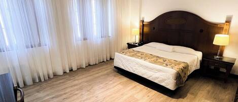 1 quarto, Wi-Fi de cortesia, roupa de cama