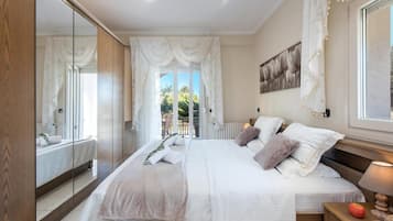 3 chambres, coffres-forts dans les chambres, bureau