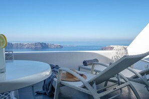 Property grounds - Lyris Suite, Wonderful Sea Views, Heated Outdoor Jacuzzi, Imerovigli (Santorini)