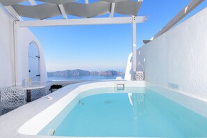 Pool - Lyris Suite, Wonderful Sea Views, Heated Outdoor Jacuzzi, Imerovigli (Santorini)