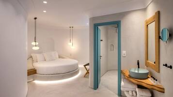 2 bedrooms, in-room safe, iron/ironing board, free WiFi