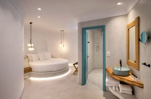2 bedrooms, in-room safe, iron/ironing board, free WiFi - Thrilling Santorini Suite | Poseidon’s Hideaway Suite | Executive Two Bedroom. (Santorini)