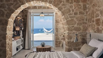 4 bedrooms, in-room safe, iron/ironing board, free WiFi