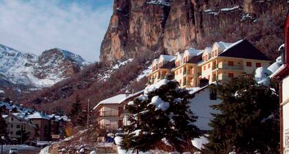 Apartamentos Escarrilla Suites 3000