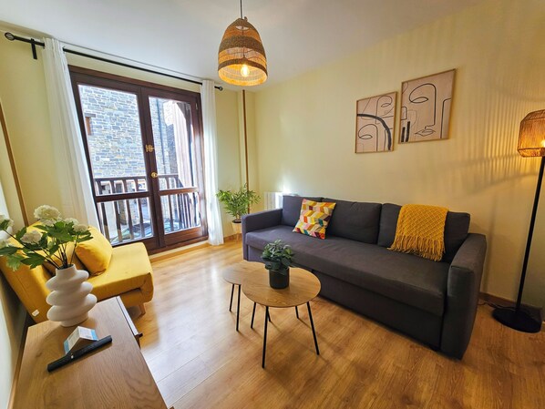 Comfort Apartment | Living area | TV - Apartamentos Escarrilla Suites 3000 (Escarrilla)