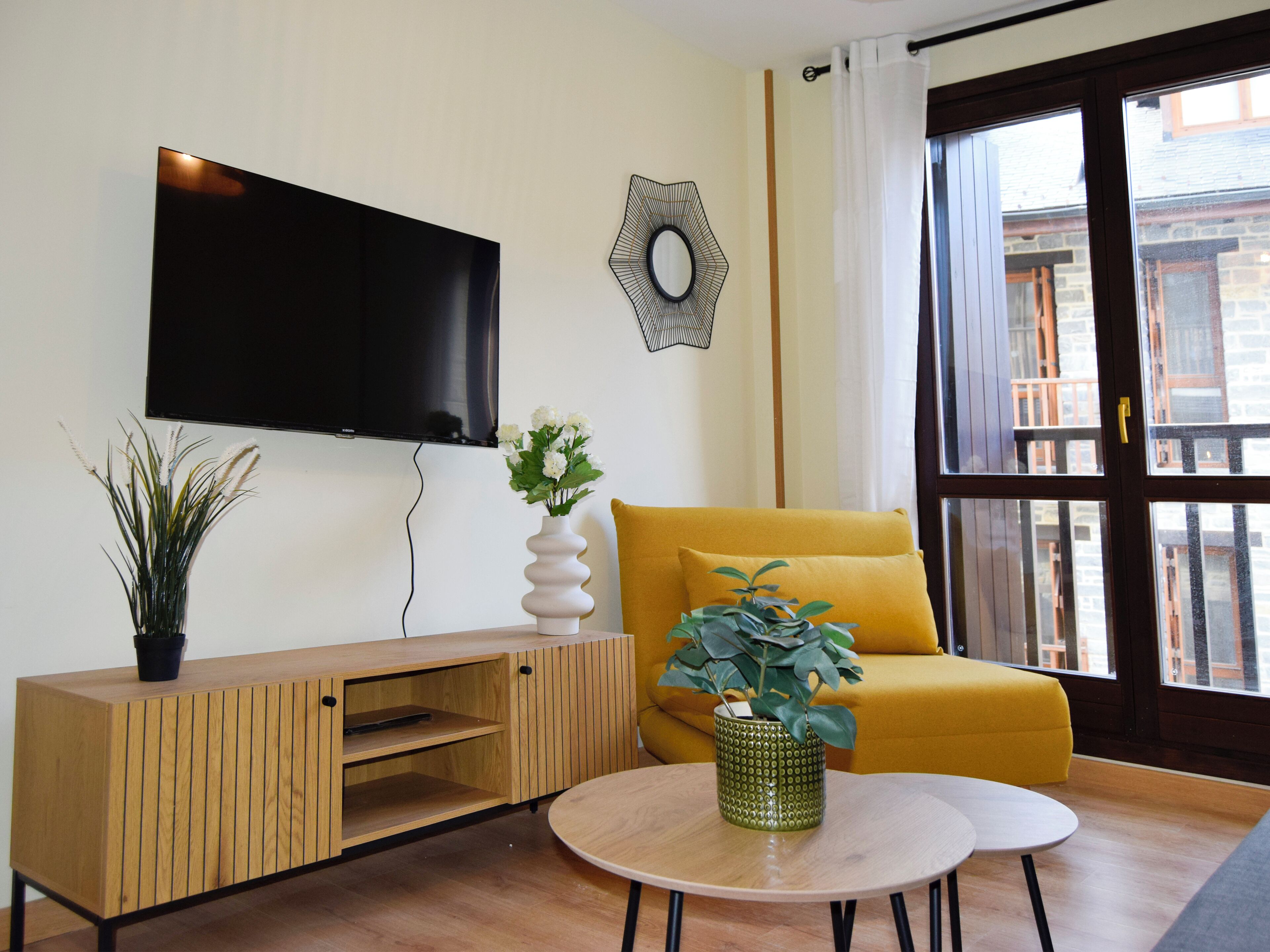 Comfort appartement | Woonruimte | Een televisie