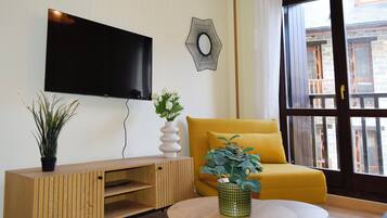 Comfort appartement | Woonruimte | Een televisie