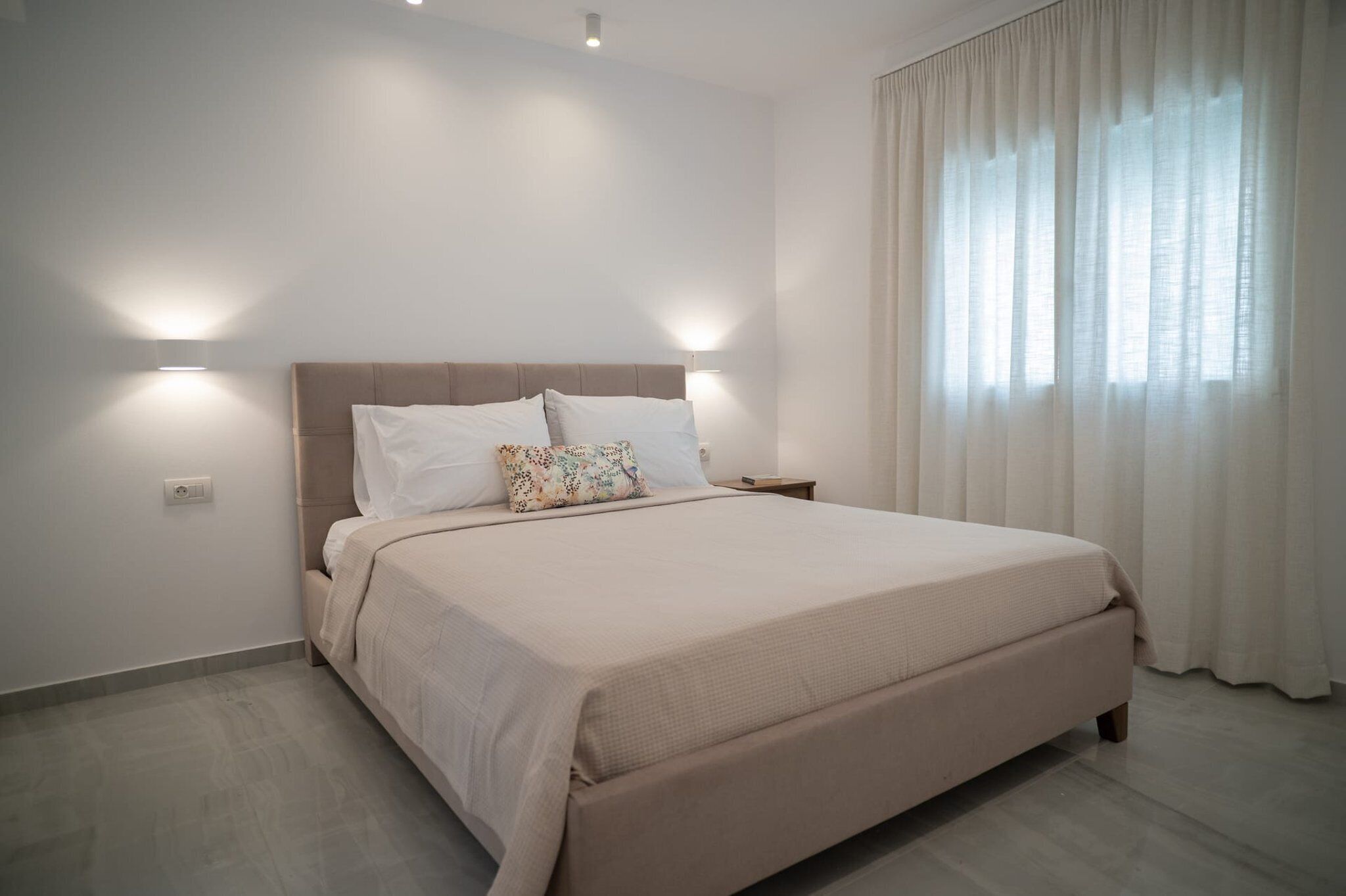 2 bedrooms, in-room safe, iron/ironing board, free WiFi