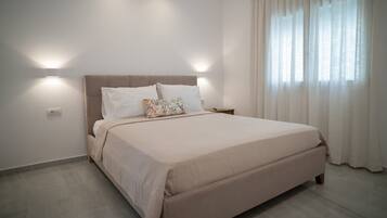 Caja fuerte, tabla de planchar con plancha, wifi gratis