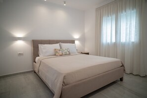 Caja fuerte, tabla de planchar con plancha, wifi gratis