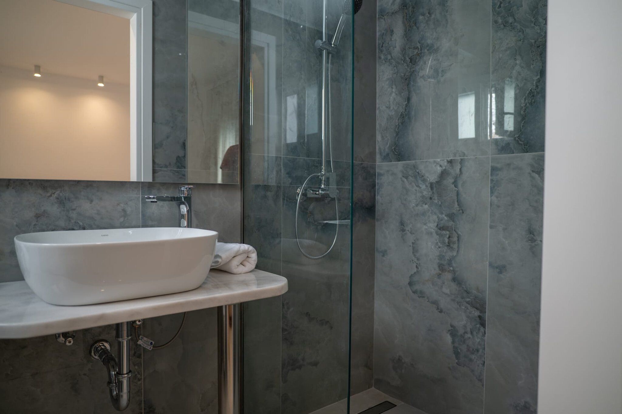 Dusche, Handtücher, Seife, Shampoo