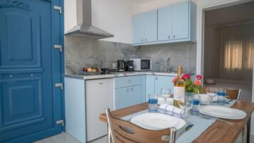 Fridge, stovetop, coffee/tea maker, electric kettle