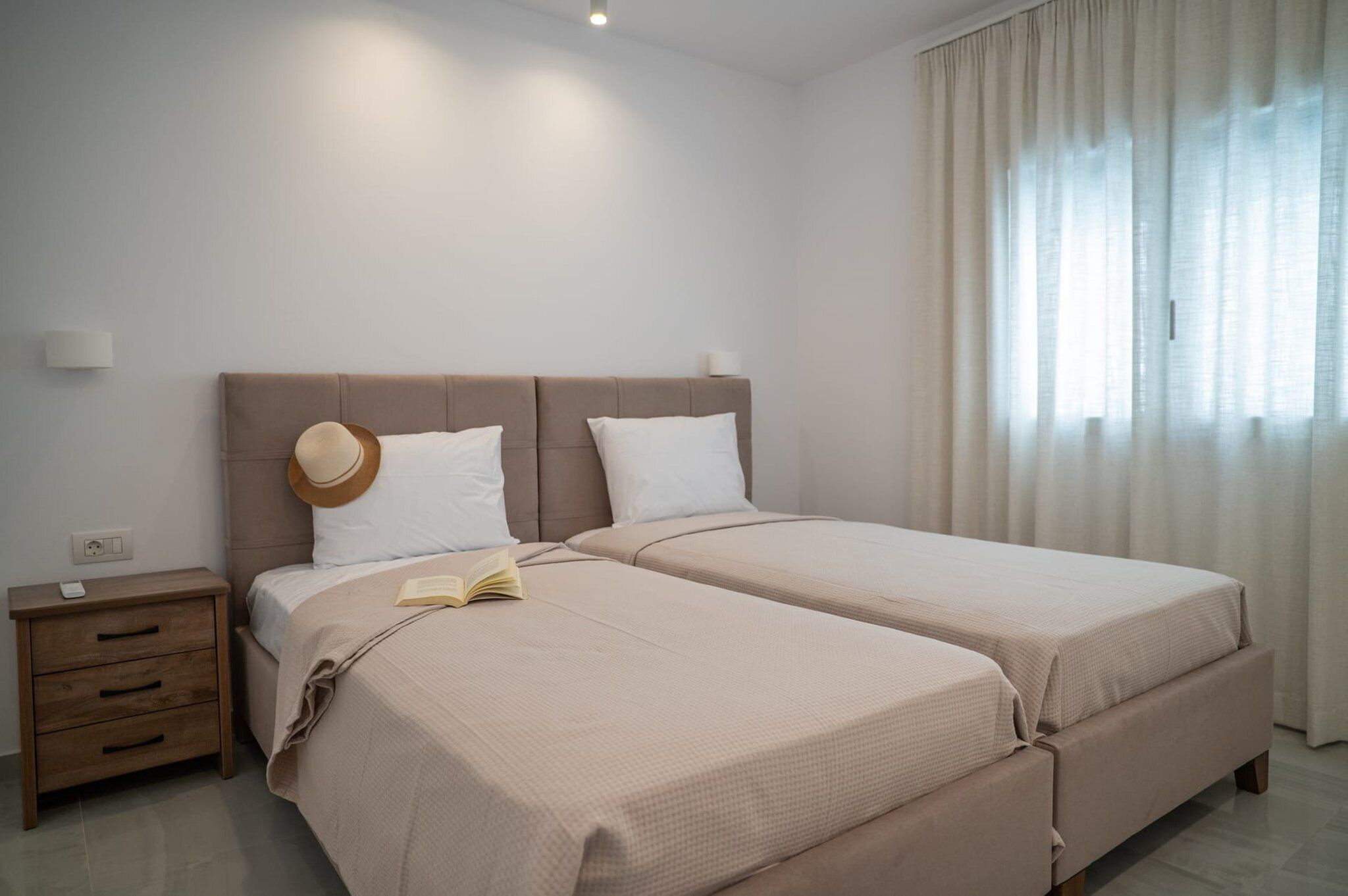 2 bedrooms, in-room safe, iron/ironing board, free WiFi