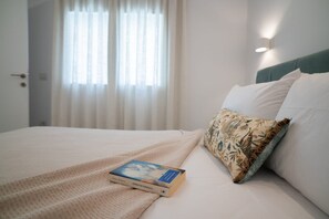 2 bedrooms, in-room safe, iron/ironing board, free WiFi