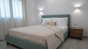 Caja fuerte, tabla de planchar con plancha, wifi gratis