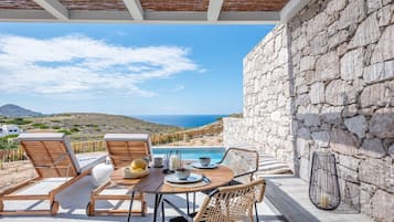 屋外ダイニングエリア