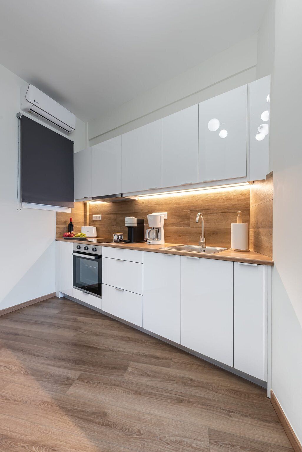 Oven, stovetop, coffee/tea maker, electric kettle