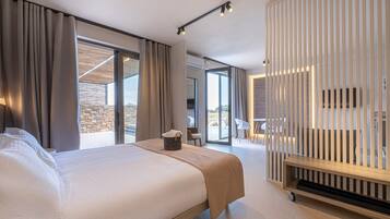 1 bedroom, in-room safe, iron/ironing board, free WiFi