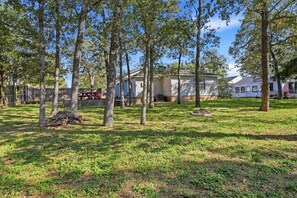 Property grounds - NEW! Howdy Hang Out - Cozy, Cute and Comfortable House! (Bryan)