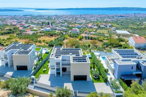 Exterior - Villa Azurea Vista | Trogir-Split | Infinity Pool | Sea Views | Luxury Coastal. (Kastel Stari)