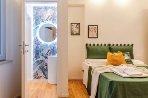 مكواة/لوح كي وواي فاي وملاءات أسرّة