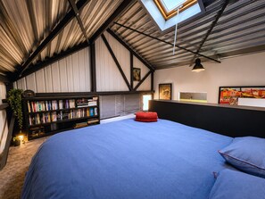 5 Schlafzimmer, Schreibtisch, Bügeleisen/Bügelbrett, WLAN