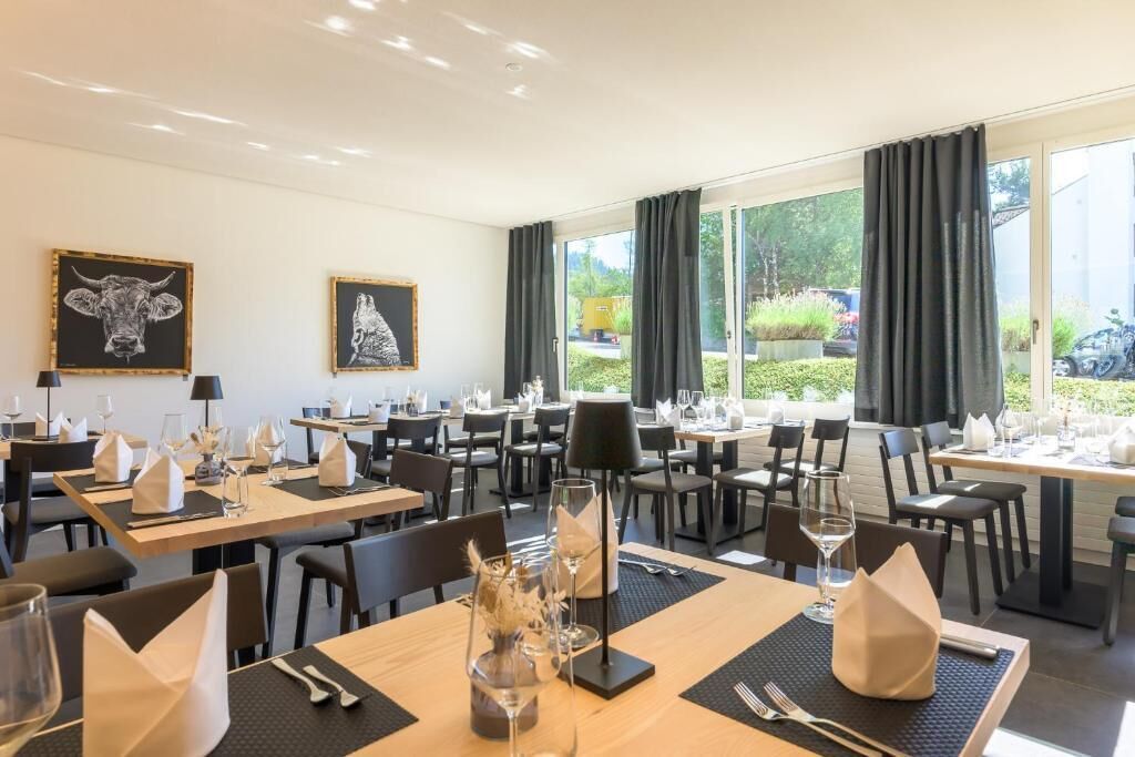 Aperto a colazione, pranzo e cena, con tavoli all'aperto 
