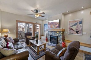 TV, fireplace - Peak Location Near Slopes & Olympic Park (Park City)